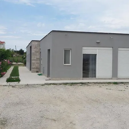 Apartment 13571a Nin